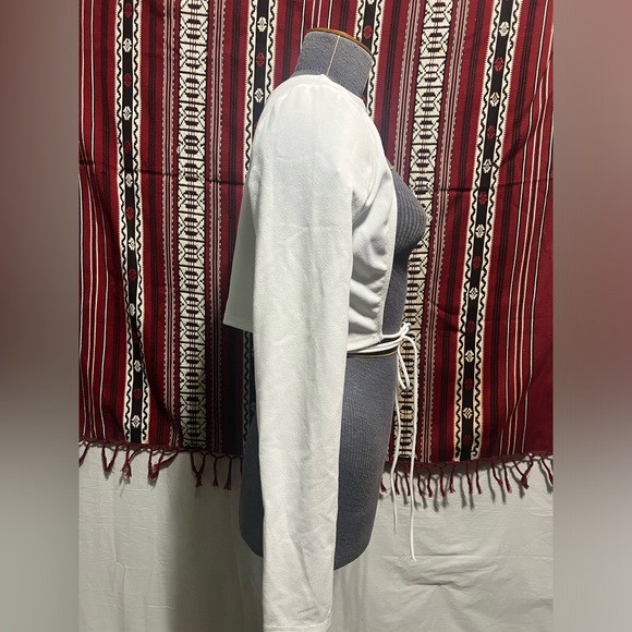 White crop top with back out and wrap around the waist straps - Picture 3 of 5